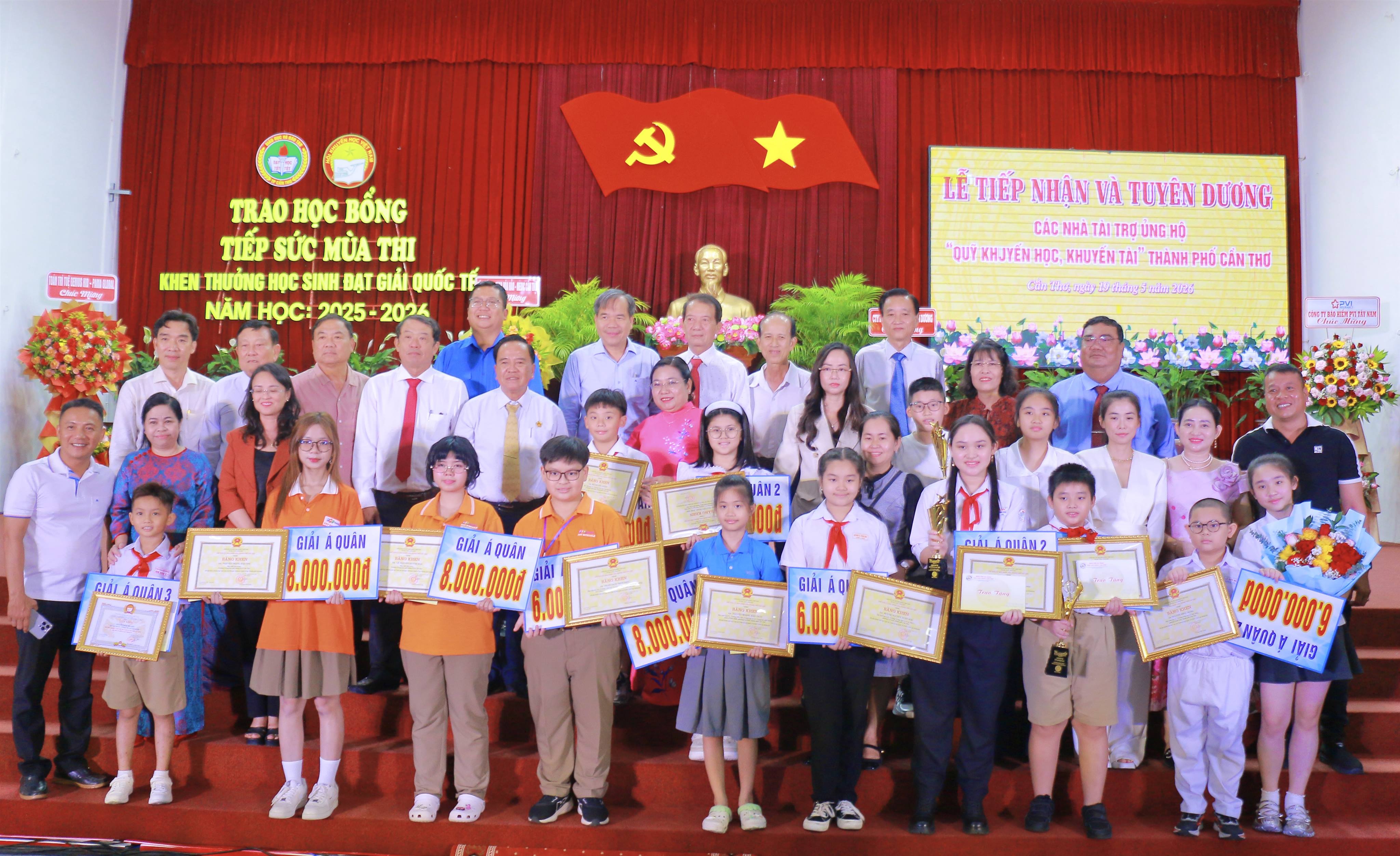 Cần Thơ huy động hơn 12 tỉ đồng cho “Quỹ khuyến học, khuyến tài”